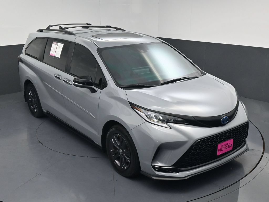 Used 2025 Toyota Sienna XSE w/ XSE Premium Package AWD/4WD image 17