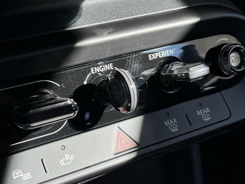 Used 2025 MINI Cooper 2-Door Hardtop image 31