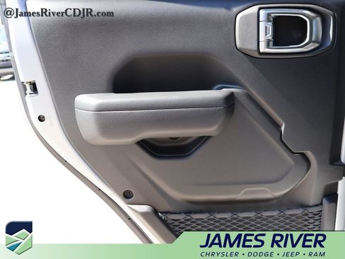 Used 2023 Jeep Wrangler Unlimited AWD/4WD image 16
