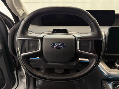 Used 2025 Ford Expedition Max Platinum image 12