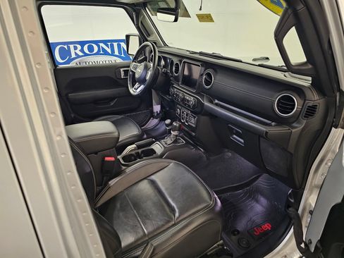 Used 2022 Jeep Gladiator Overland w/ Popular Equipment Package AWD/4WD image 30