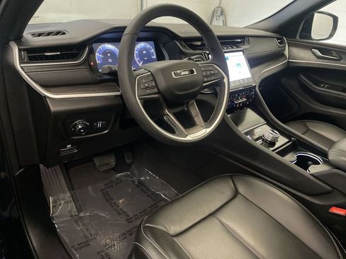 Used 2024 Jeep Grand Cherokee Limited w/ Luxury Tech Group II image 32