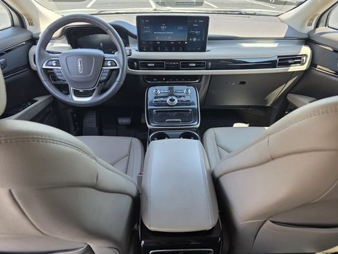 Certified 2022 Lincoln Nautilus FWD w/ Premium Package image 8