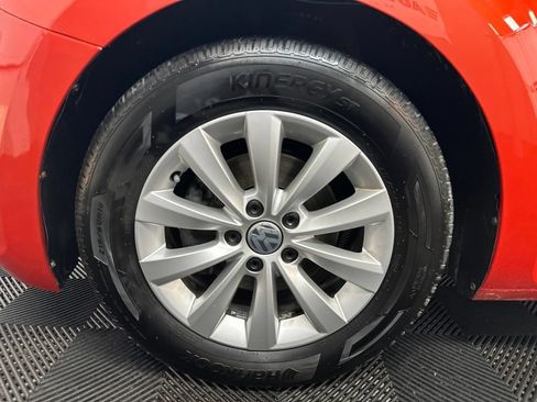 Used 2018 Volkswagen Beetle 2.0T S FWD image 33