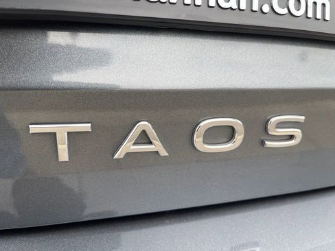 Used 2023 Volkswagen Taos SE w/ Panoramic Sunroof Package FWD image 24