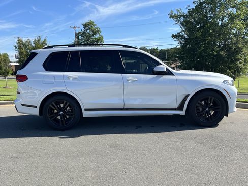 Used 2022 BMW X7 xDrive40i w/ M Sport Package AWD/4WD image 11