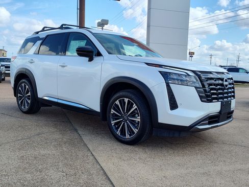 New 2026 Nissan Pathfinder Platinum image 6
