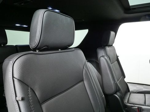Used 2023 GMC Yukon Denali w/ Denali Reserve Package RWD image 23