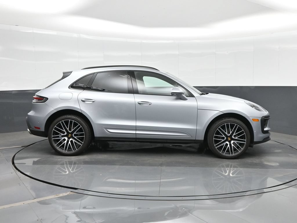 Certified 2024 Porsche Macan AWD/4WD image 10