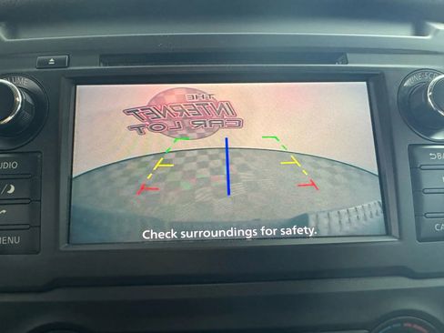 Used 2019 Nissan Titan SV image 22