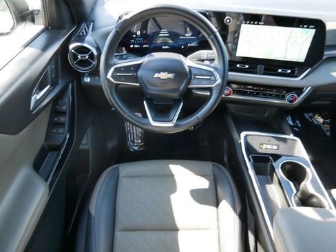 Used 2025 Chevrolet Equinox LT w/ Convenience Package II AWD/4WD image 9