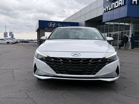 Used 2023 Hyundai Elantra Limited image 2