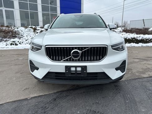 Certified 2025 Volvo XC40 B5 Core image 2