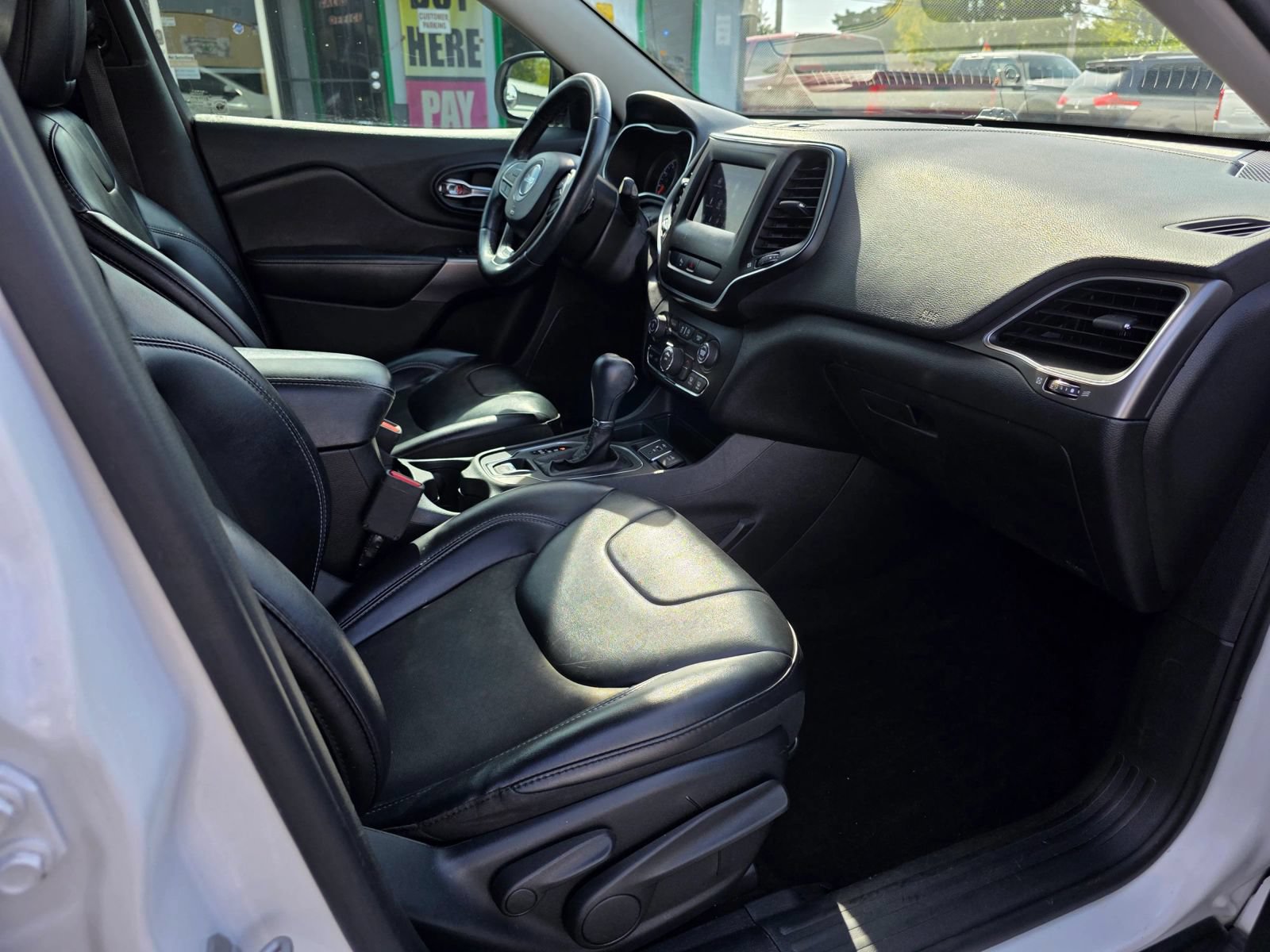 Used 2019 Jeep Cherokee Latitude Plus FWD image 10