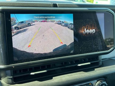 Used 2024 Jeep Wrangler Unlimited Sport AWD/4WD image 5