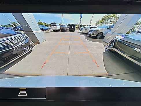 Certified 2023 Chevrolet Traverse LT FWD image 29