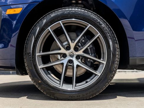 Certified 2026 Porsche Macan AWD/4WD image 13