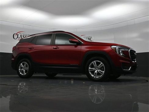 Used 2023 GMC Terrain SLE w/ Driver Convenience Package image 28