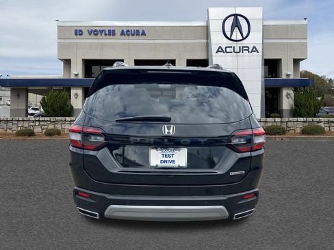 Used 2023 Honda Pilot Touring image 6
