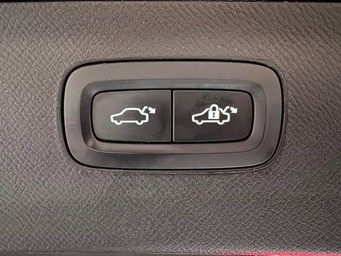 Used 2021 Volvo XC90 T6 Momentum w/ Climate Package image 24