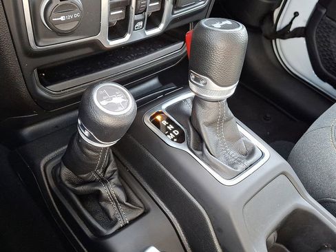 Certified 2025 Jeep Wrangler Unlimited Sahara w/ Safety Group image 15