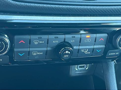 Used 2023 Jeep Compass Trailhawk image 14