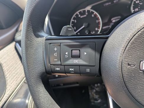 Used 2023 Nissan Rogue SV image 21