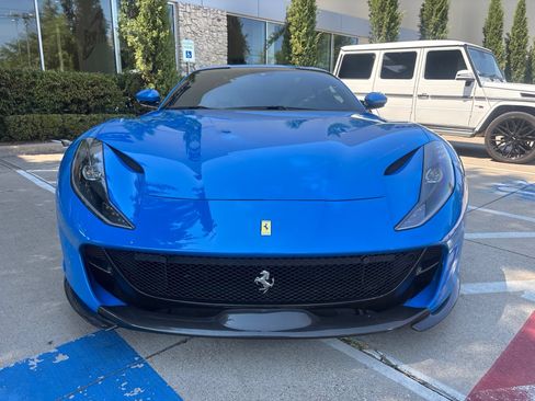 Used 2022 Ferrari 812 GTS RWD image 3