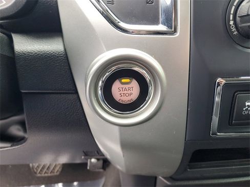 Used 2019 Nissan Titan SV image 21