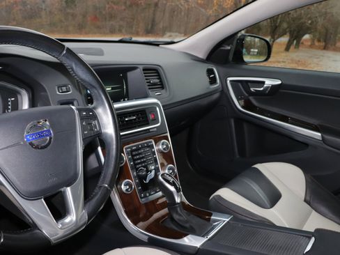 Used 2016 Volvo S60 T5 Cross Country Platinum image 12