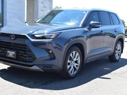 Used 2024 Toyota Grand Highlander AWD image 17