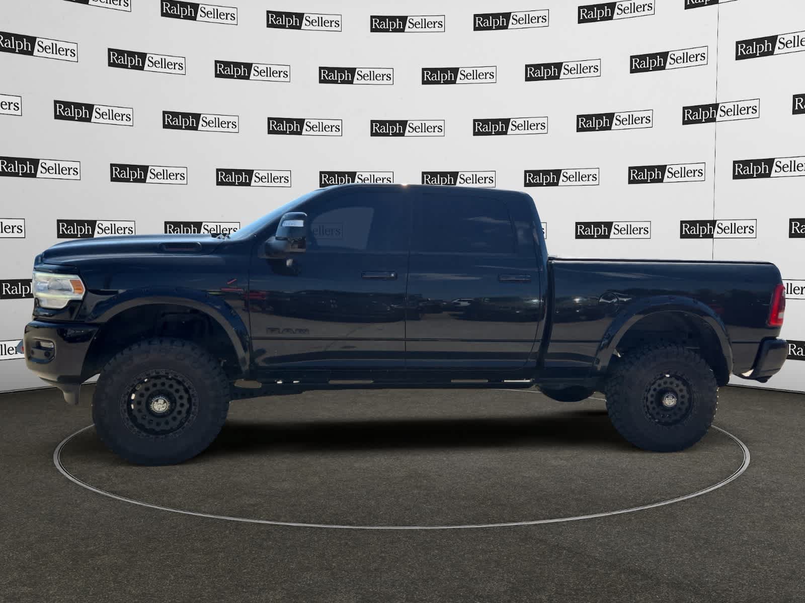 Used 2024 RAM 2500 Laramie AWD/4WD image 3