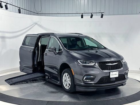 Used 2022 Chrysler Pacifica Touring-L FWD image 48