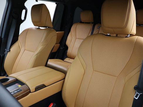 Used 2025 Lexus LX 700h Luxury AWD/4WD image 23
