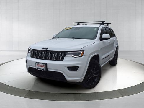 Used 2022 Jeep Grand Cherokee Laredo X AWD/4WD image 1