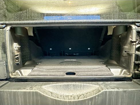 Used 2015 Jeep Wrangler Unlimited Sahara image 16