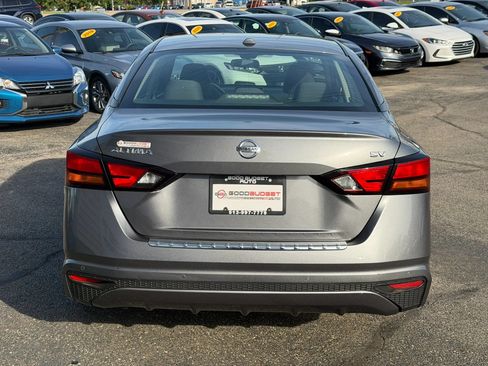 Used 2022 Nissan Altima 2.5 SV FWD image 8