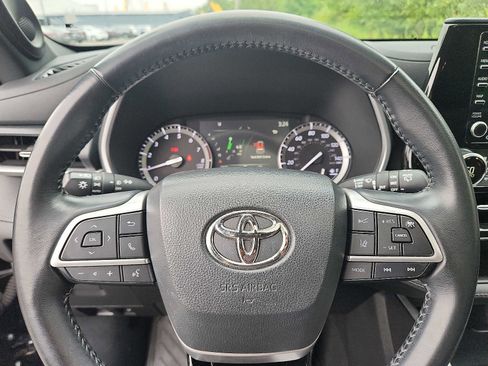 Used 2022 Toyota Highlander XSE image 19