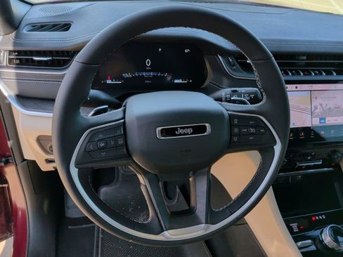 New 2025 Jeep Grand Cherokee Limited image 16