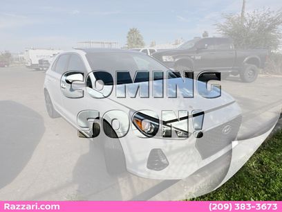 Used 2019 Hyundai Elantra GT w/ Style Package 02