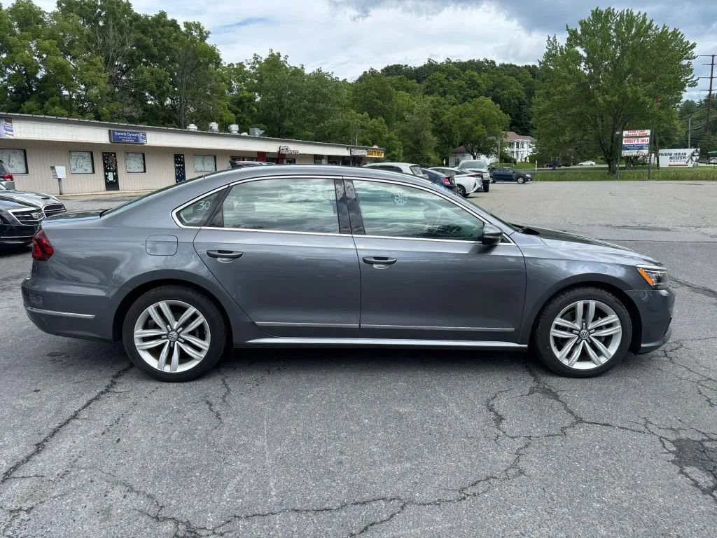 Used 2017 Volkswagen Passat 1.8T SE FWD image 9