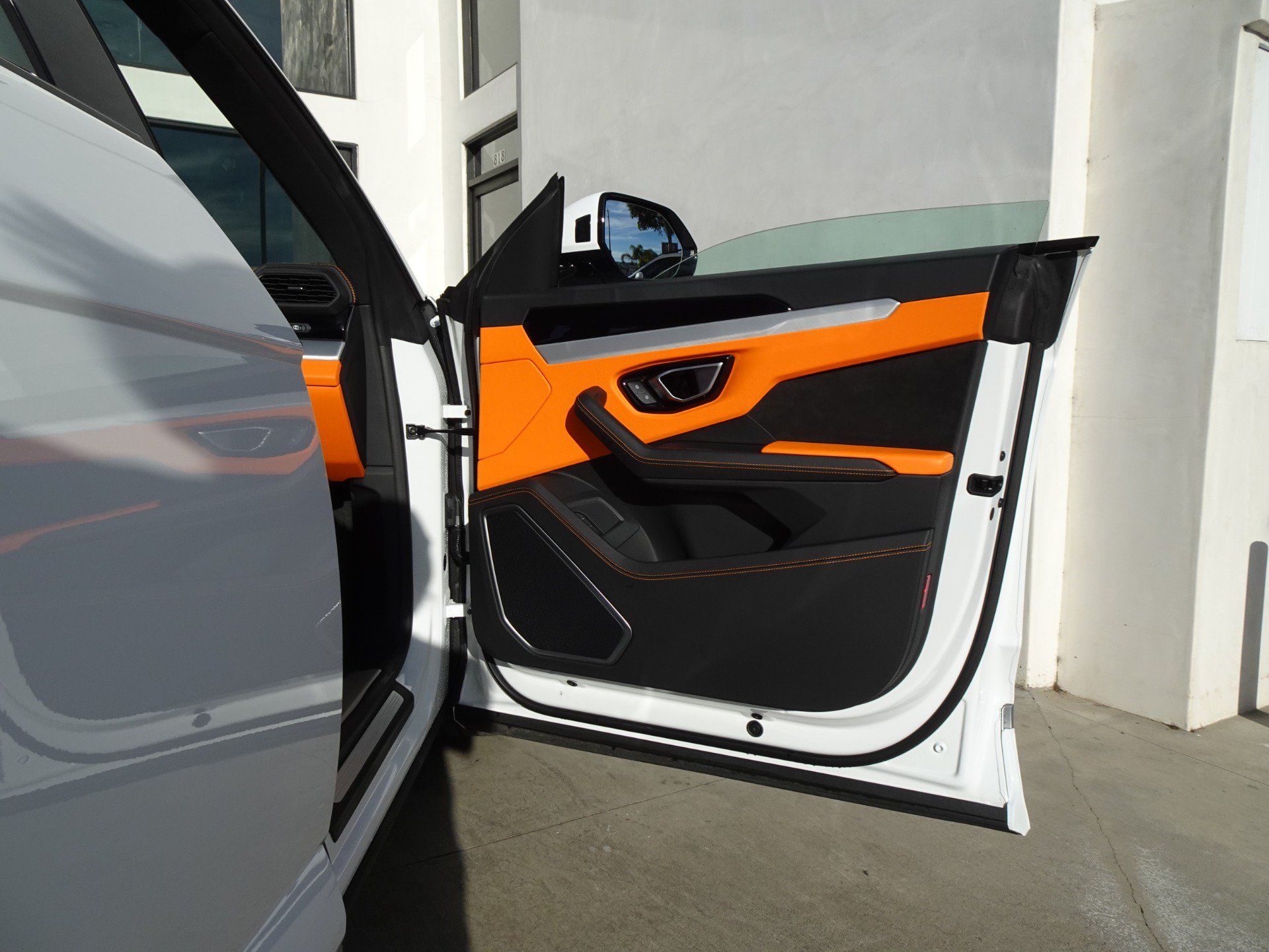 Used 2021 Lamborghini Urus AWD/4WD image 22