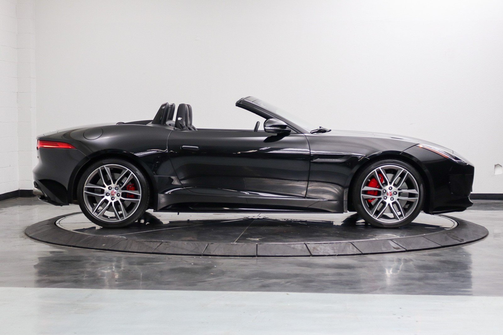 Used 2017 Jaguar F-TYPE R AWD/4WD image 14