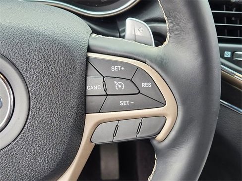 Used 2017 Jeep Grand Cherokee Limited w/ Luxury Group II image 26