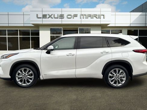Used 2023 Toyota Highlander Limited image 2