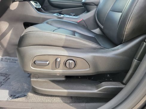 Used 2024 GMC Terrain SLT FWD image 12