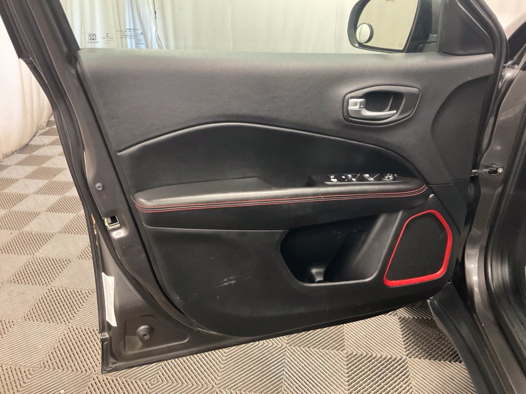 Used 2018 Jeep Compass Trailhawk w/ Navigation Group AWD/4WD image 14