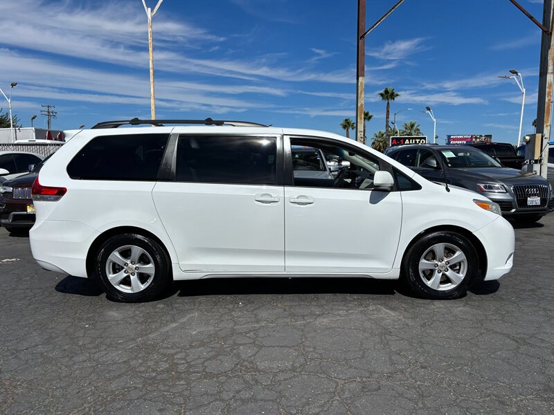 Used 2012 Toyota Sienna LE FWD image 4