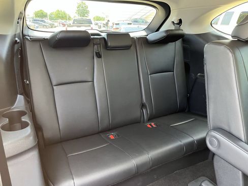 Used 2025 Toyota Highlander XLE AWD/4WD image 28