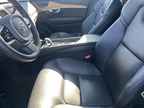 Used 2023 Volvo XC90 B6 Plus image 23